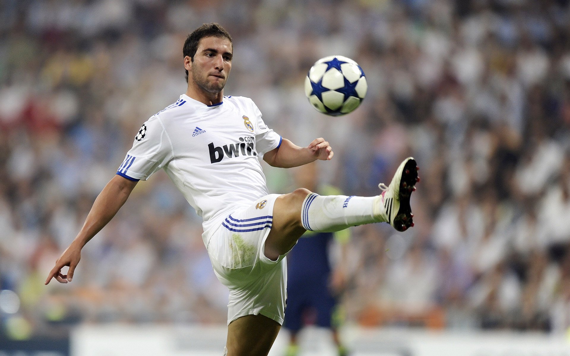 九游app下载中心-谢菲联反击迅速，刀锋战士稳固排名，《刀锋》索菲